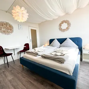 Apartment Fuer 3 Gaeste Mit Kostenlosen Parkplaetzen Und Lift, Hannover